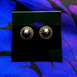 NWOT Faux Tahitian Pearl Studs